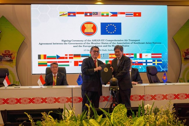 ASEAN và EU ký Thỏa thuận vận tải hàng không toàn diện đầu tiên (18/10/2022)